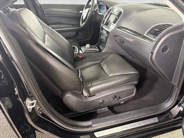 Used 2020 Chrysler 300 Limited RWD image 15