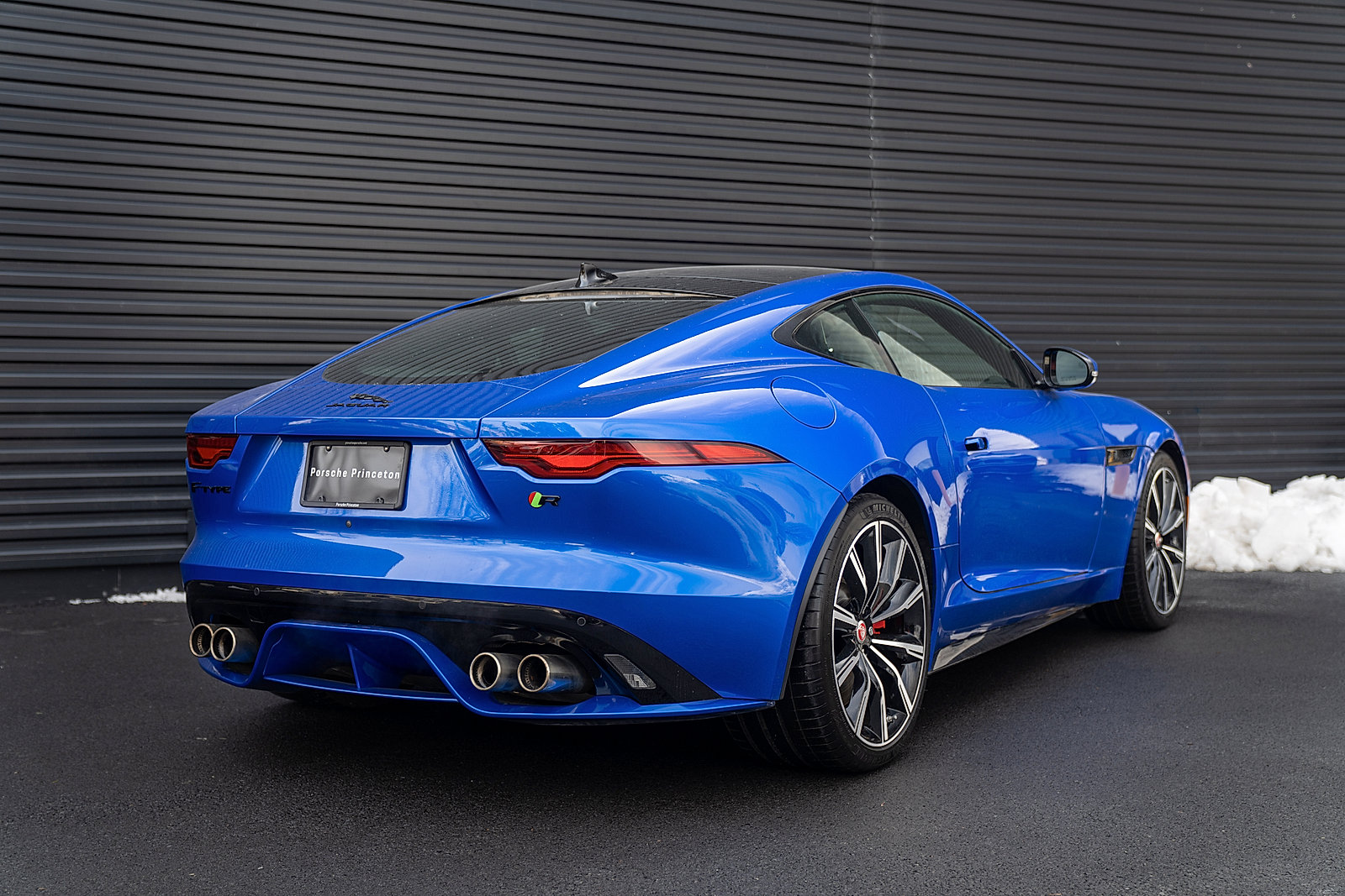 Used 2022 Jaguar F-TYPE R image 24