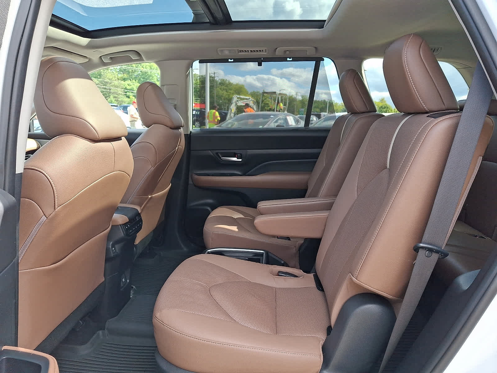 Certified 2024 Toyota Grand Highlander AWD image 12