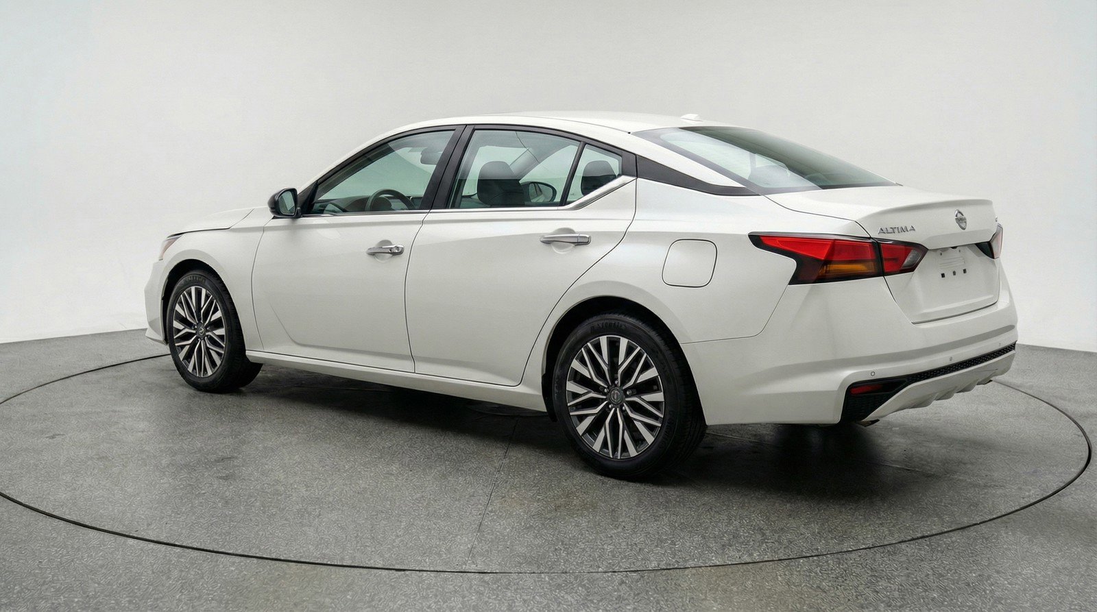 Used 2025 Nissan Altima 2.5 SV FWD image 6