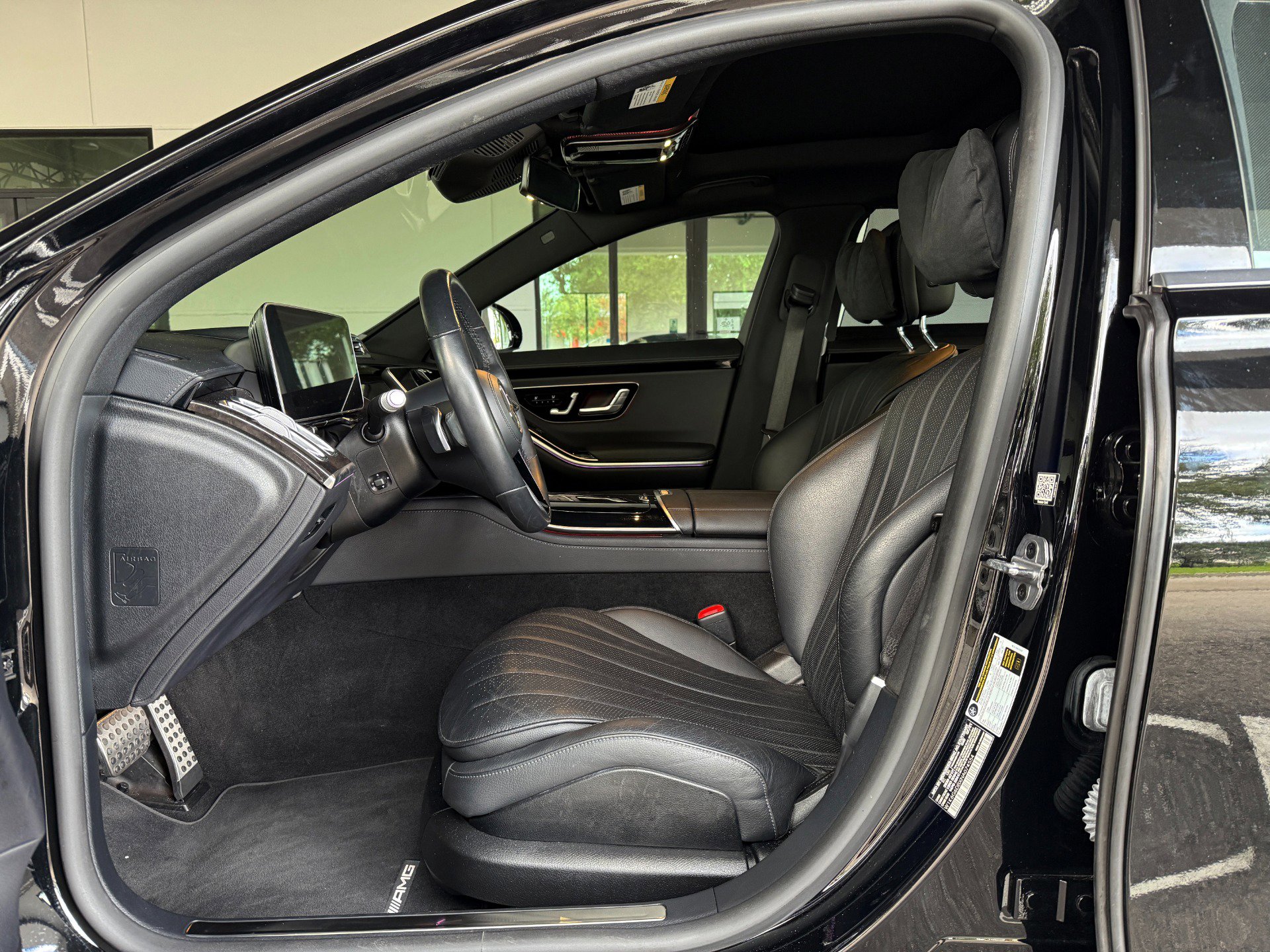 Used 2022 Mercedes-Benz S 500 4MATIC w/ AMG Line Package image 18