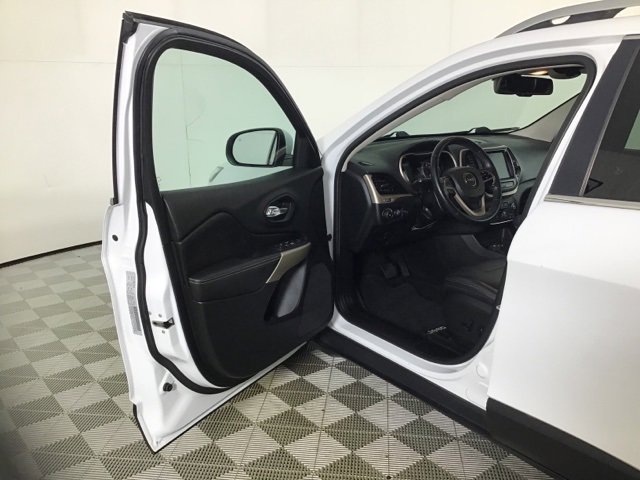 Used 2018 Jeep Cherokee Limited image 10