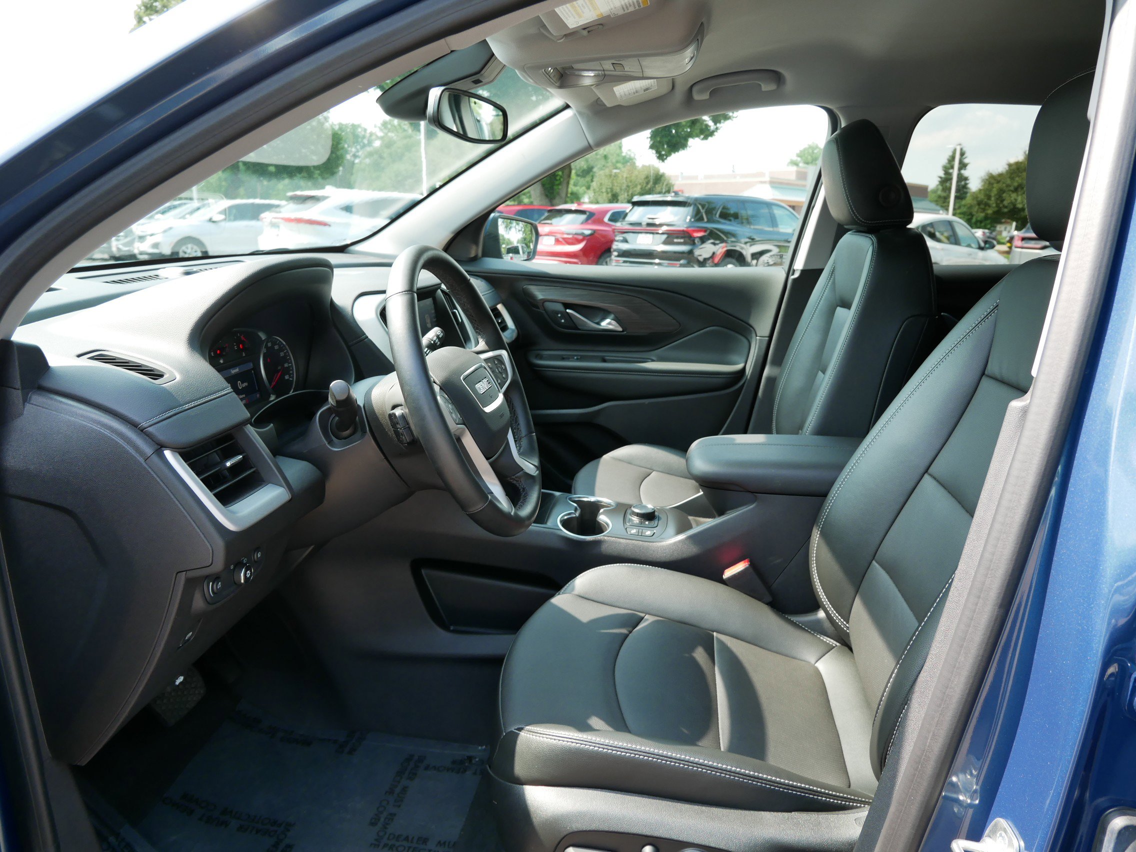 Used 2024 GMC Terrain SLT w/ Infotainment Package II image 12