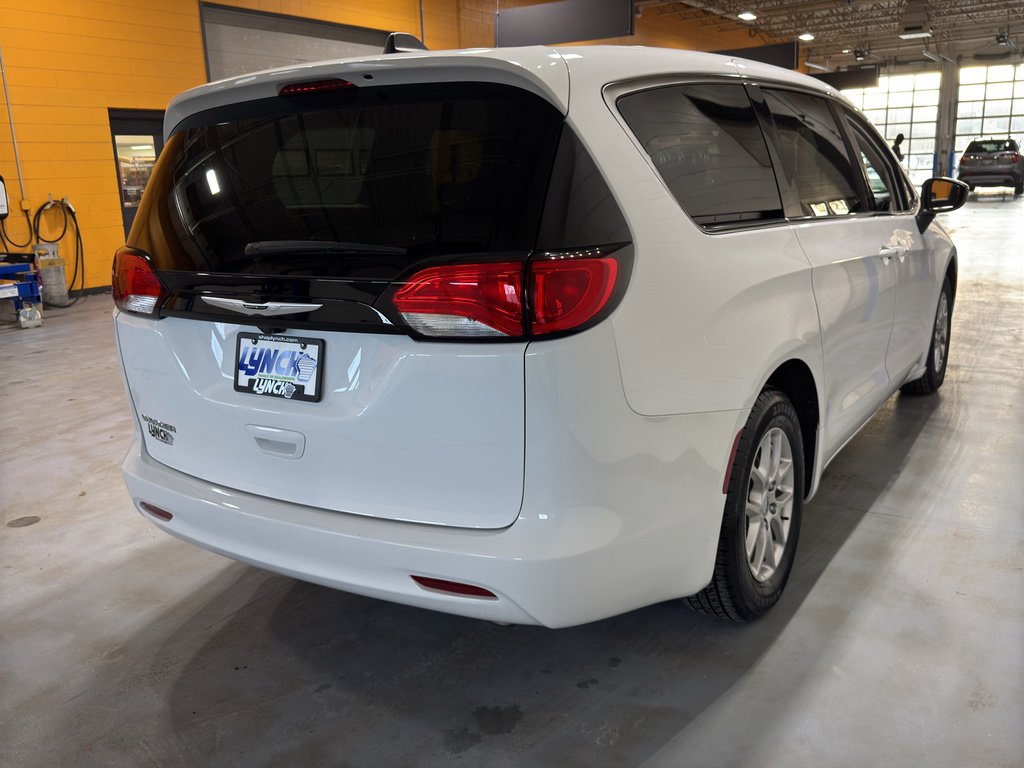Used 2024 Chrysler Voyager LX image 44