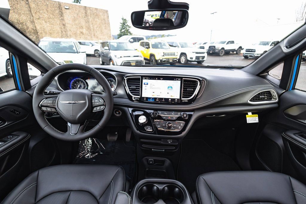 New 2026 Chrysler Pacifica Select w/ S Appearance Package image 25