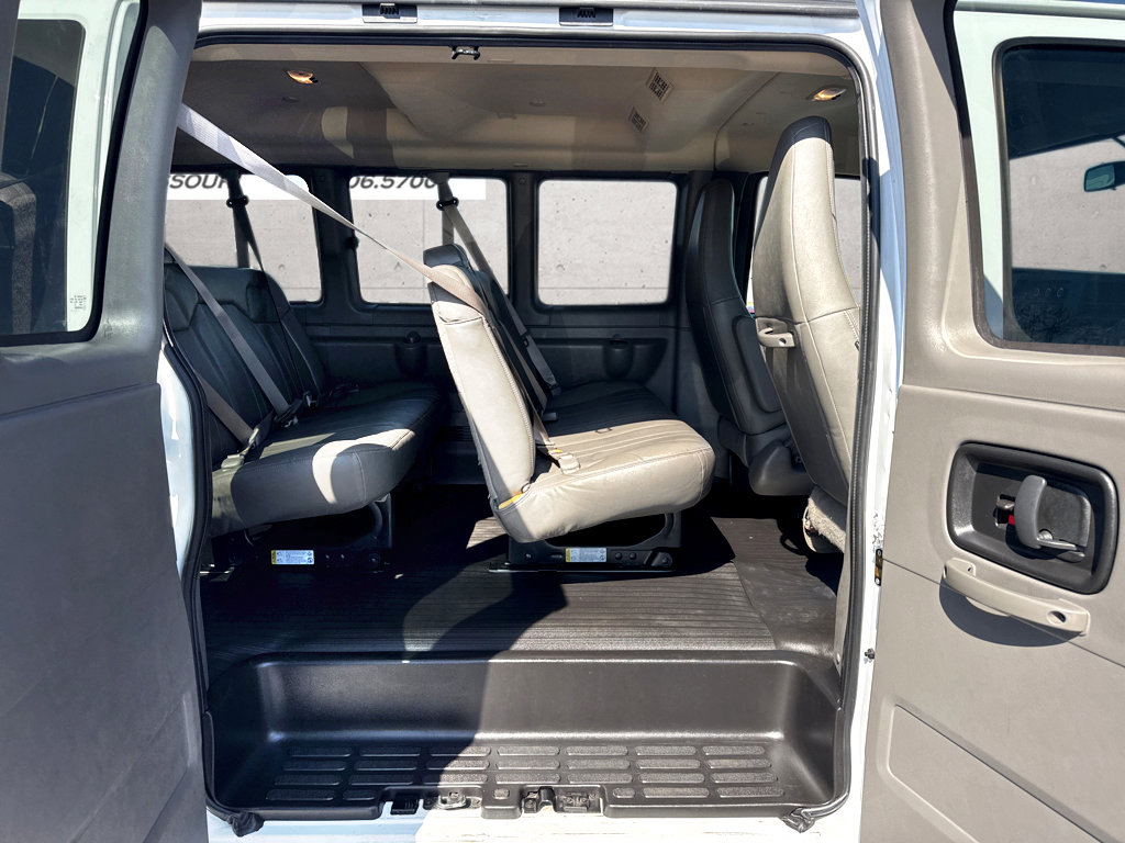 Used 2023 Chevrolet Express 3500 LS RWD image 8
