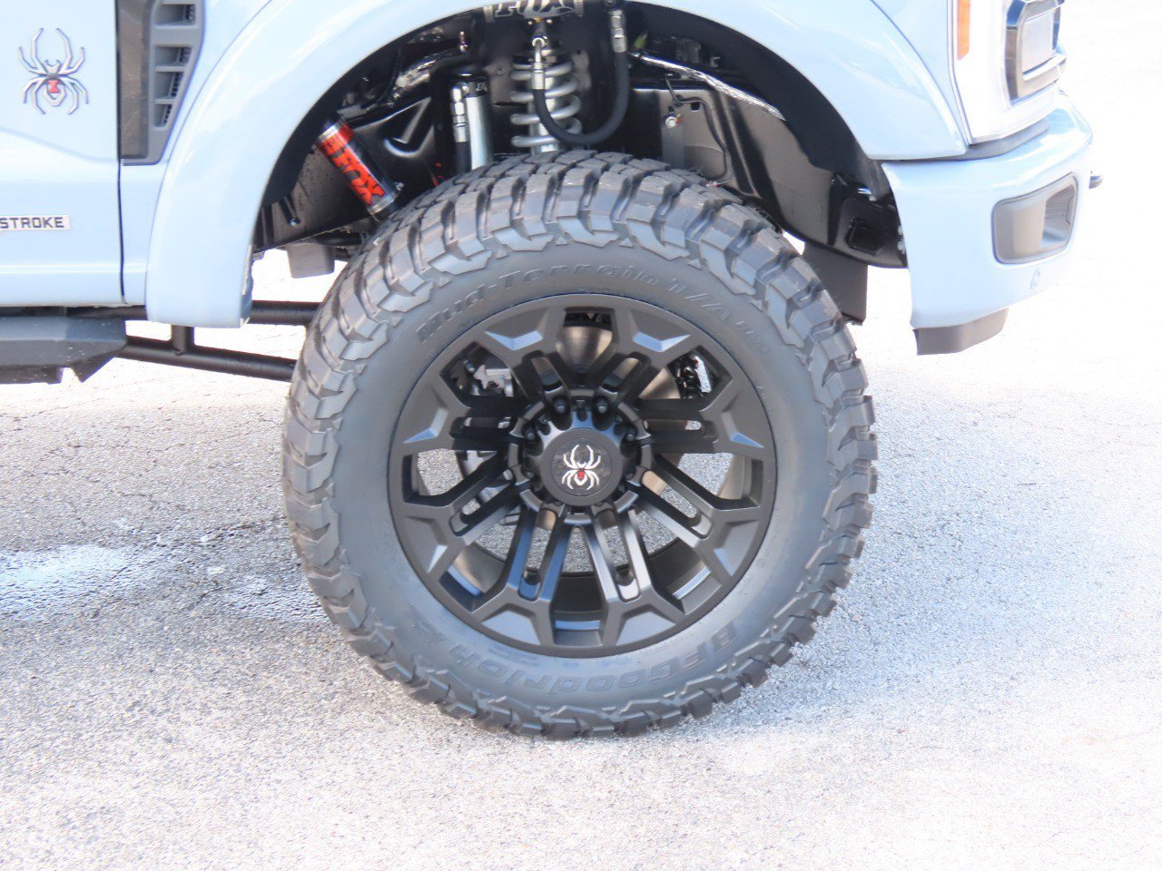 New 2026 Ford F250 Lariat w/ Black Appearance Package image 9