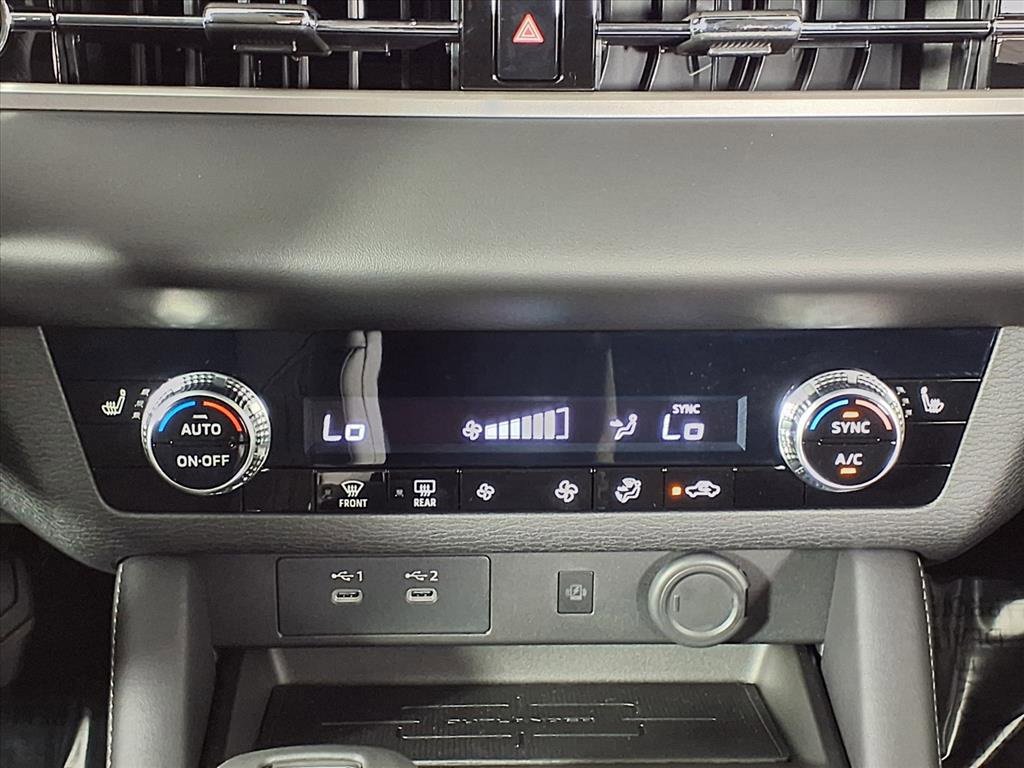 New 2025 Mitsubishi Outlander SE image 17