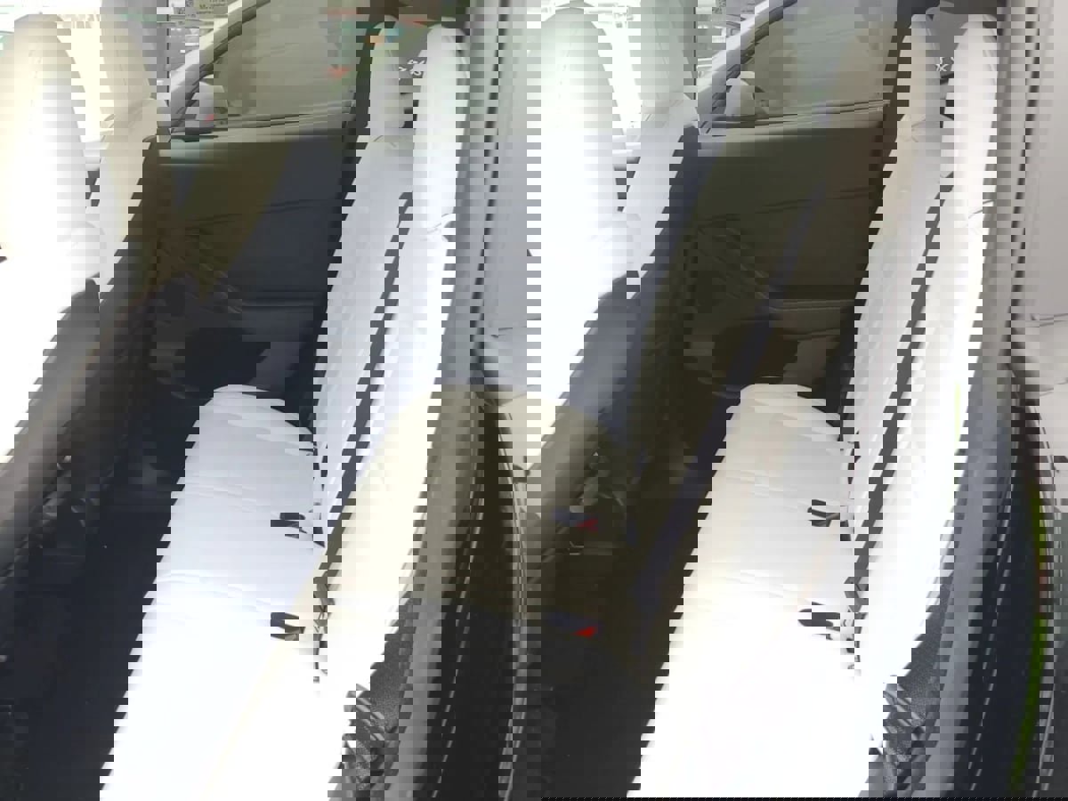 Used 2023 Tesla Model Y Performance image 9