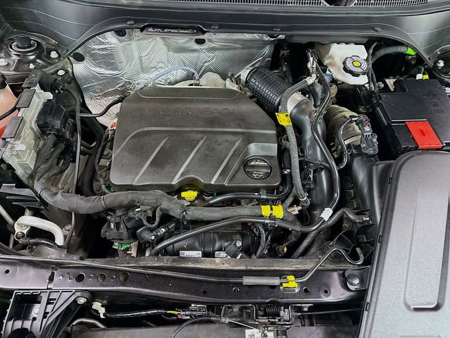 Used 2025 Chevrolet Trax RS w/ Sunroof Package FWD image 31