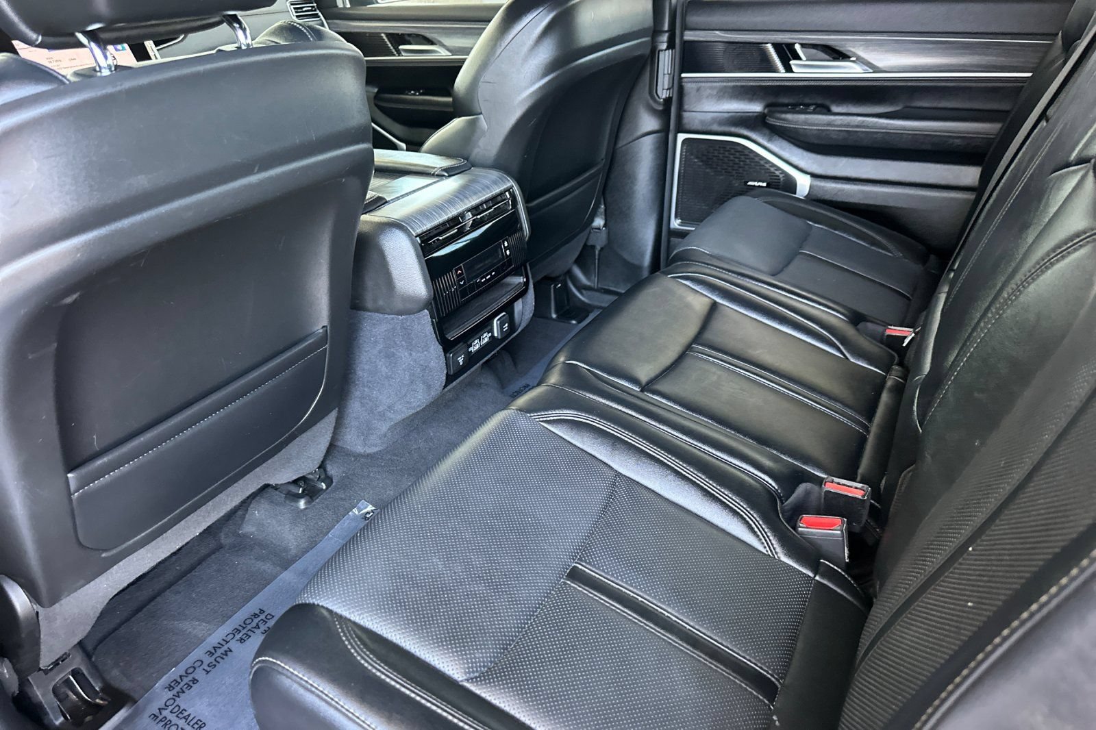 Used 2024 Jeep Wagoneer L Series II RWD image 14