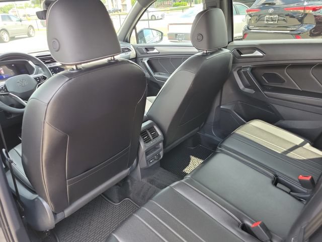 Used 2024 Volkswagen Tiguan SE R-Line AWD/4WD image 14