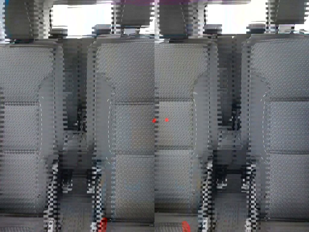 Used 2023 GMC Acadia SLE w/ Driver Convenience Package image 19