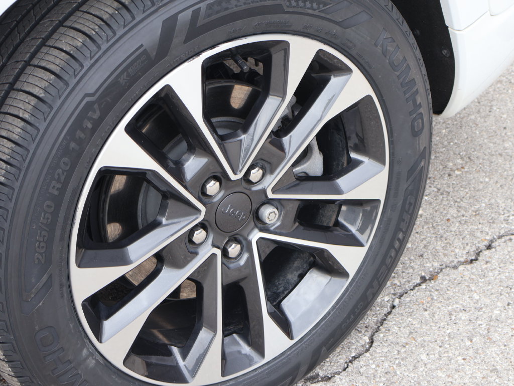 Used 2023 Jeep Grand Cherokee Overland AWD/4WD image 45