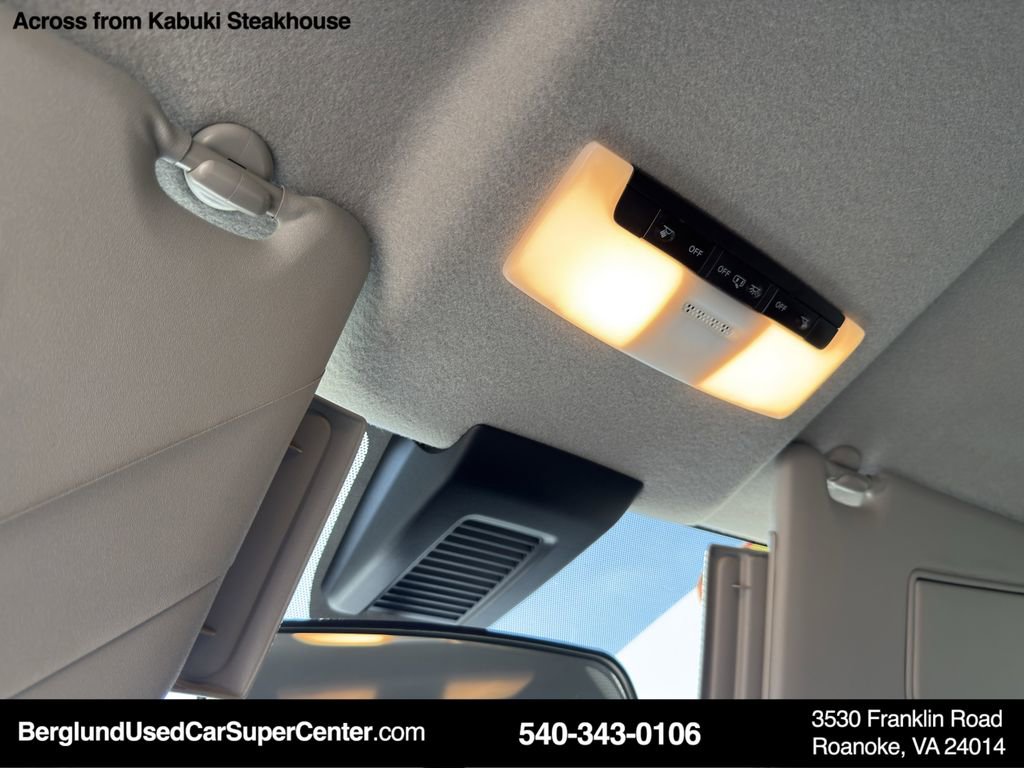 Used 2020 Nissan Kicks SR w/ Exterior Package image 27