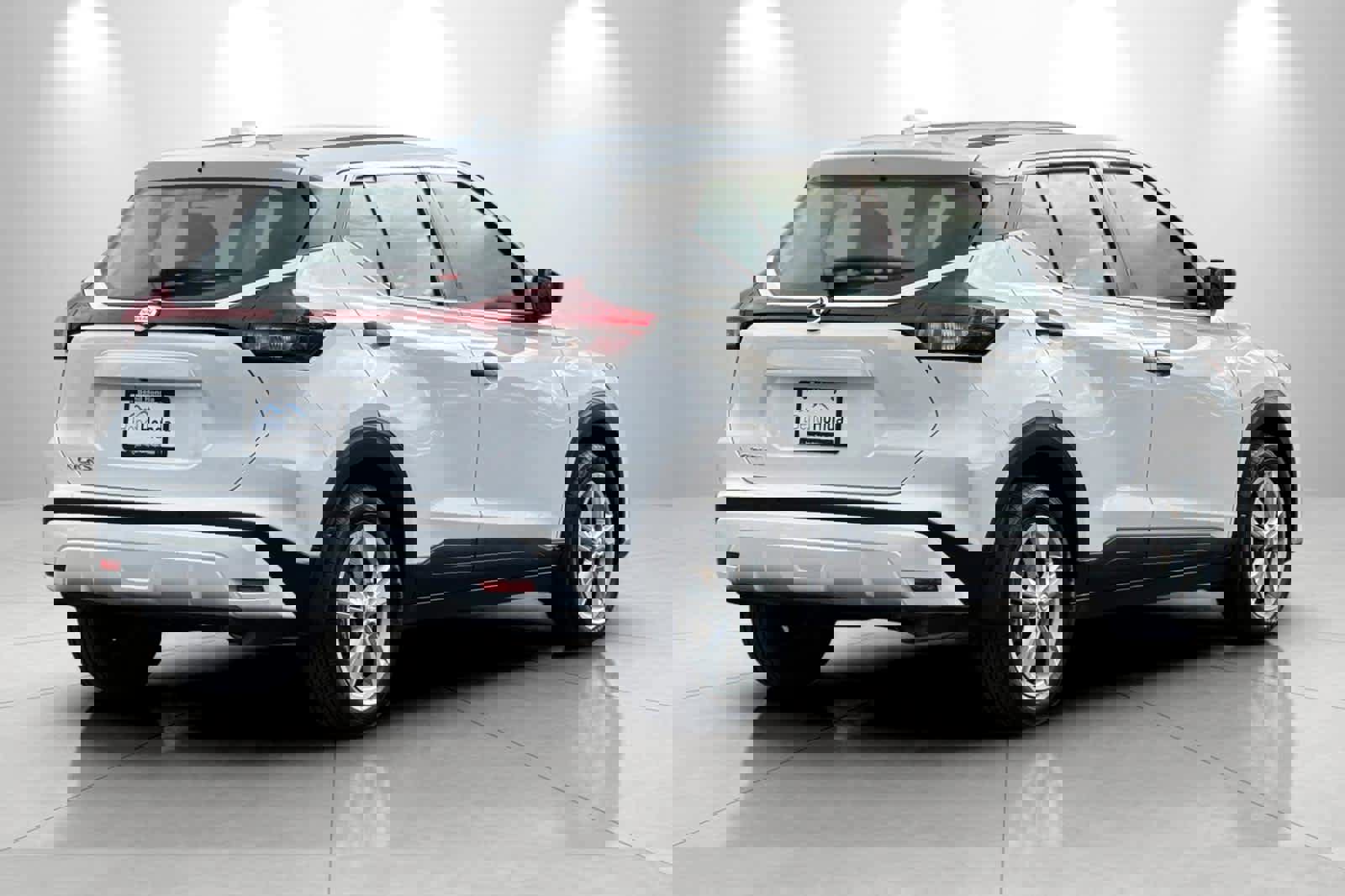 Used 2021 Nissan Kicks S image 2