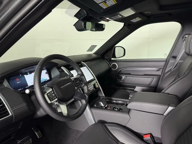 Used 2025 Land Rover Discovery Metropolitan Edition AWD/4WD image 15