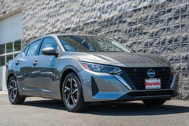 Used 2025 Nissan Sentra SV FWD image 2