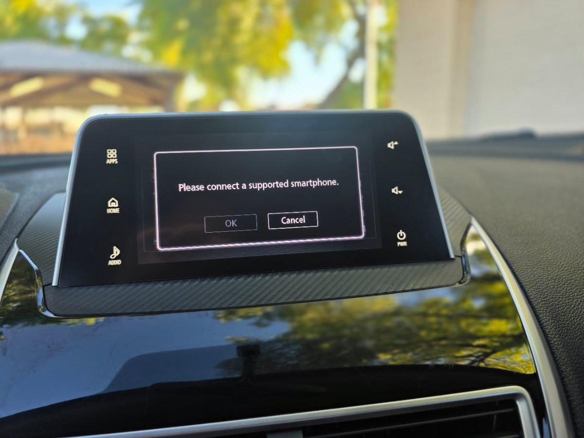 Used 2018 Mitsubishi Eclipse Cross LE image 12