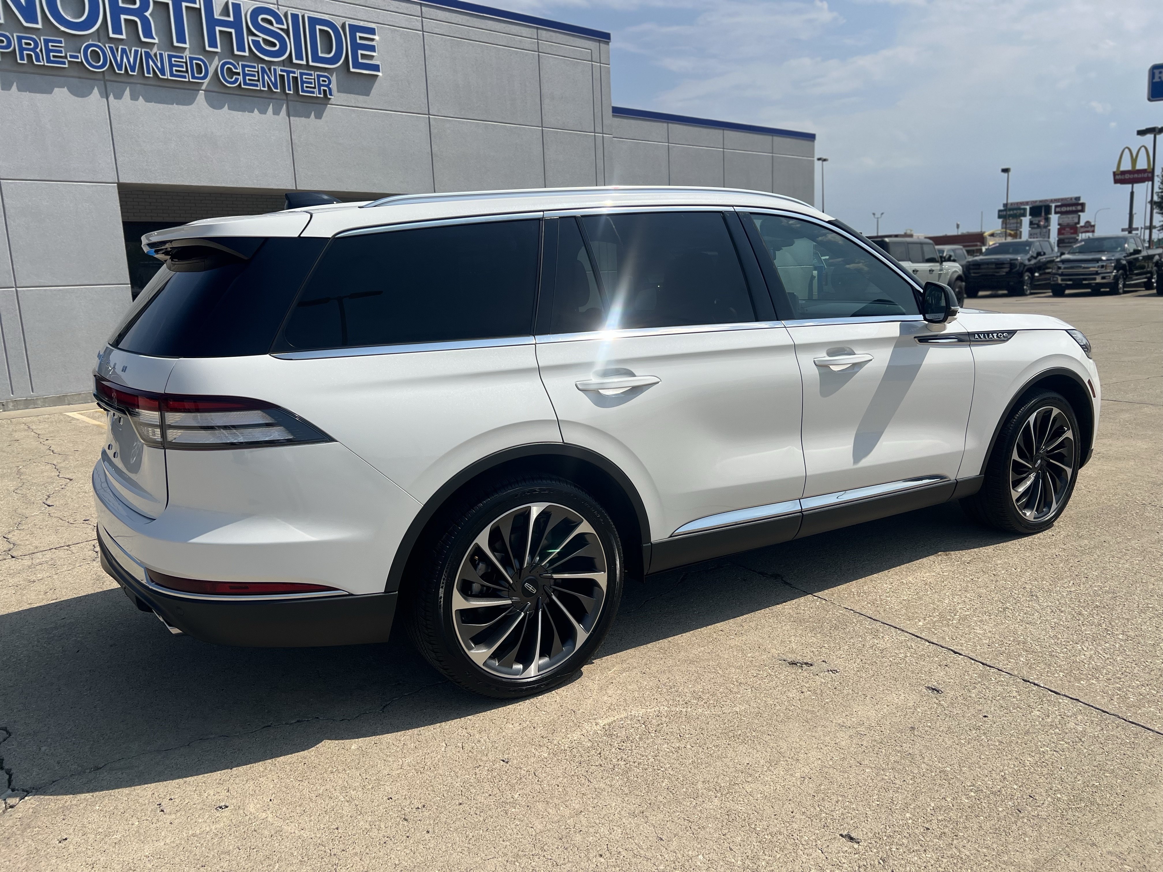 Used 2025 Lincoln Aviator Reserve w/ Equipment Group 201A AWD/4WD image 6