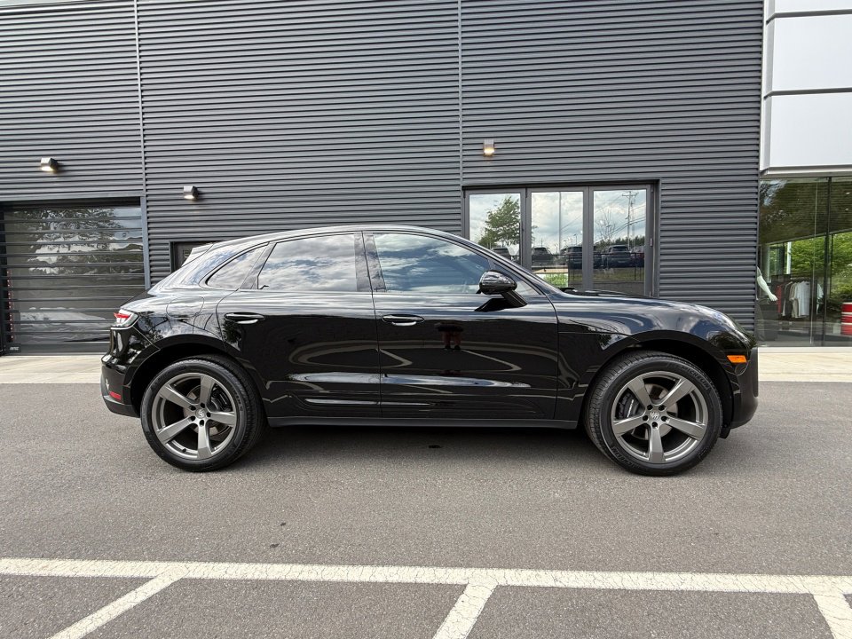 Certified 2024 Porsche Macan image 8