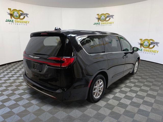 Used 2024 Chrysler Pacifica Touring-L image 10