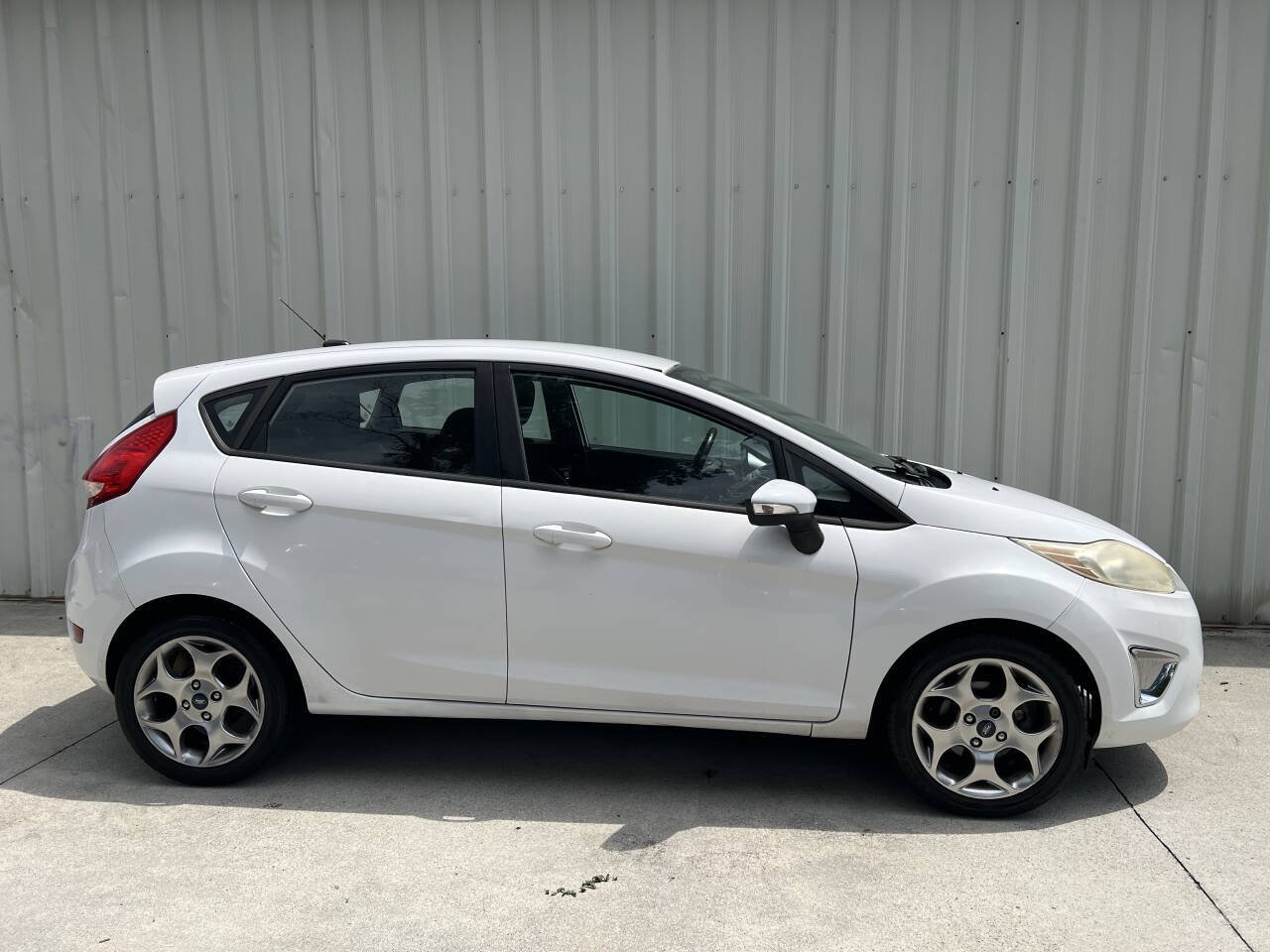Used 2012 Ford Fiesta SES FWD image 2