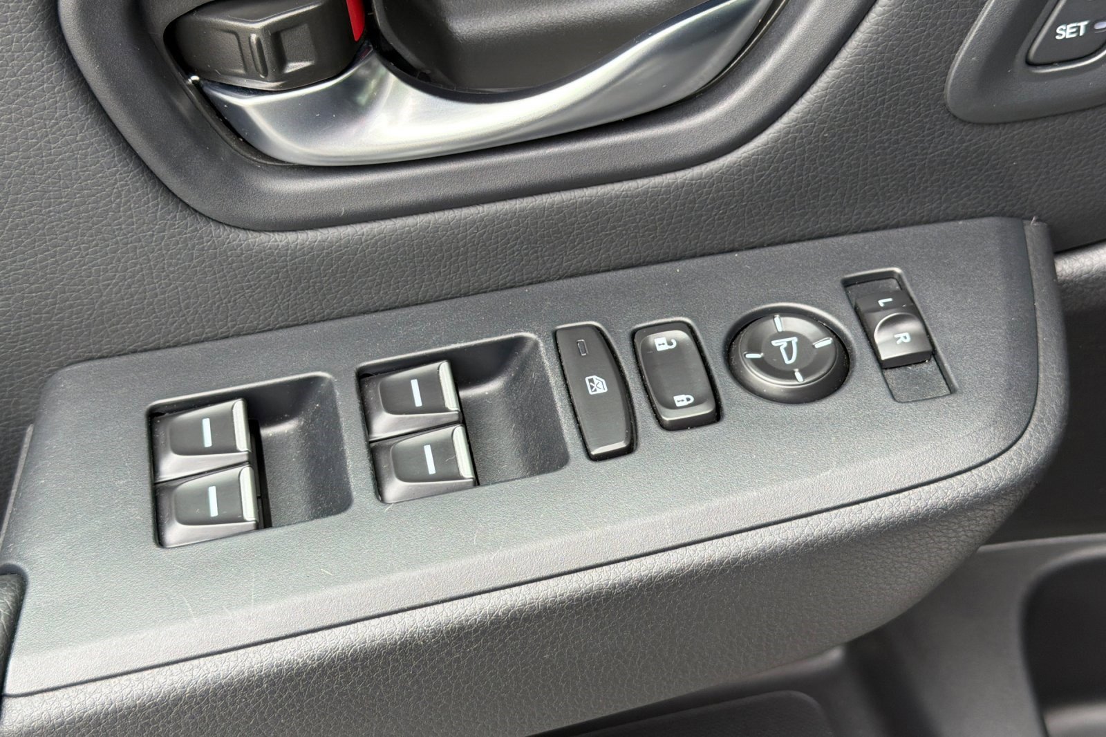 Used 2025 Honda Pilot Touring image 13