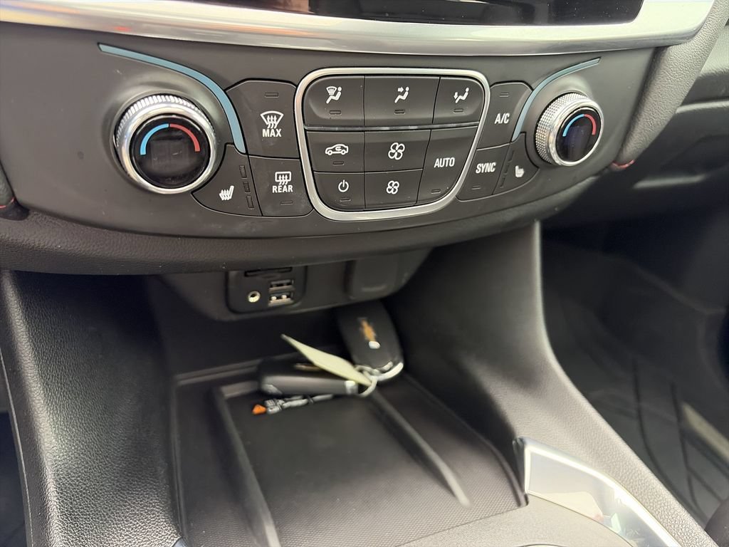 Used 2023 Chevrolet Traverse RS w/ LPO, Floor Liner Package AWD/4WD image 18