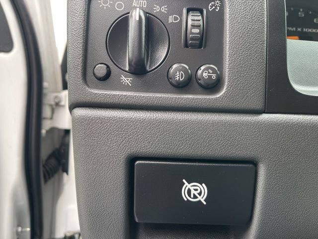 Used 2004 Chevrolet Colorado LS AWD/4WD image 19