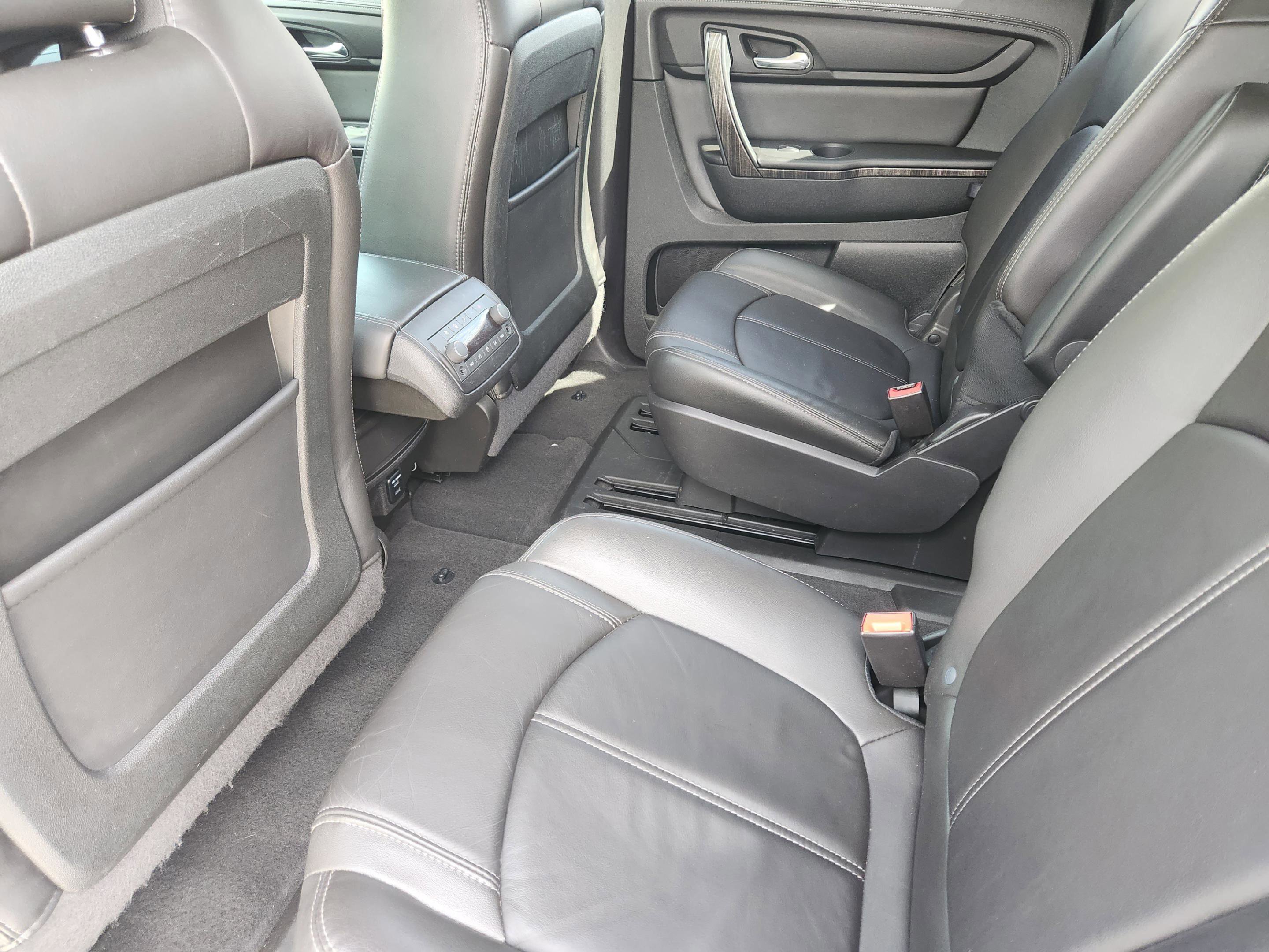 Used 2015 GMC Acadia SLT image 25