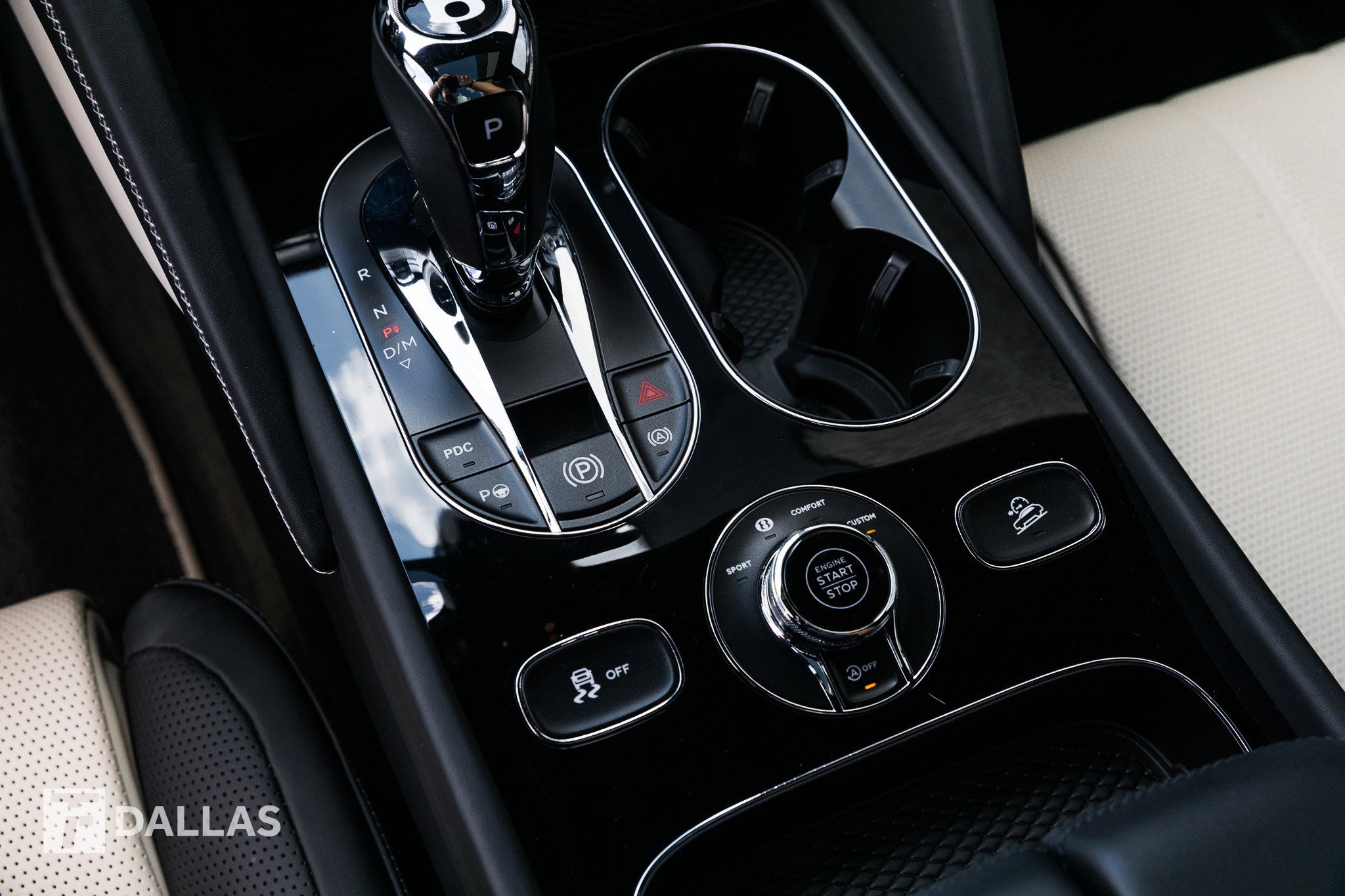 Used 2023 Bentley Bentayga image 31