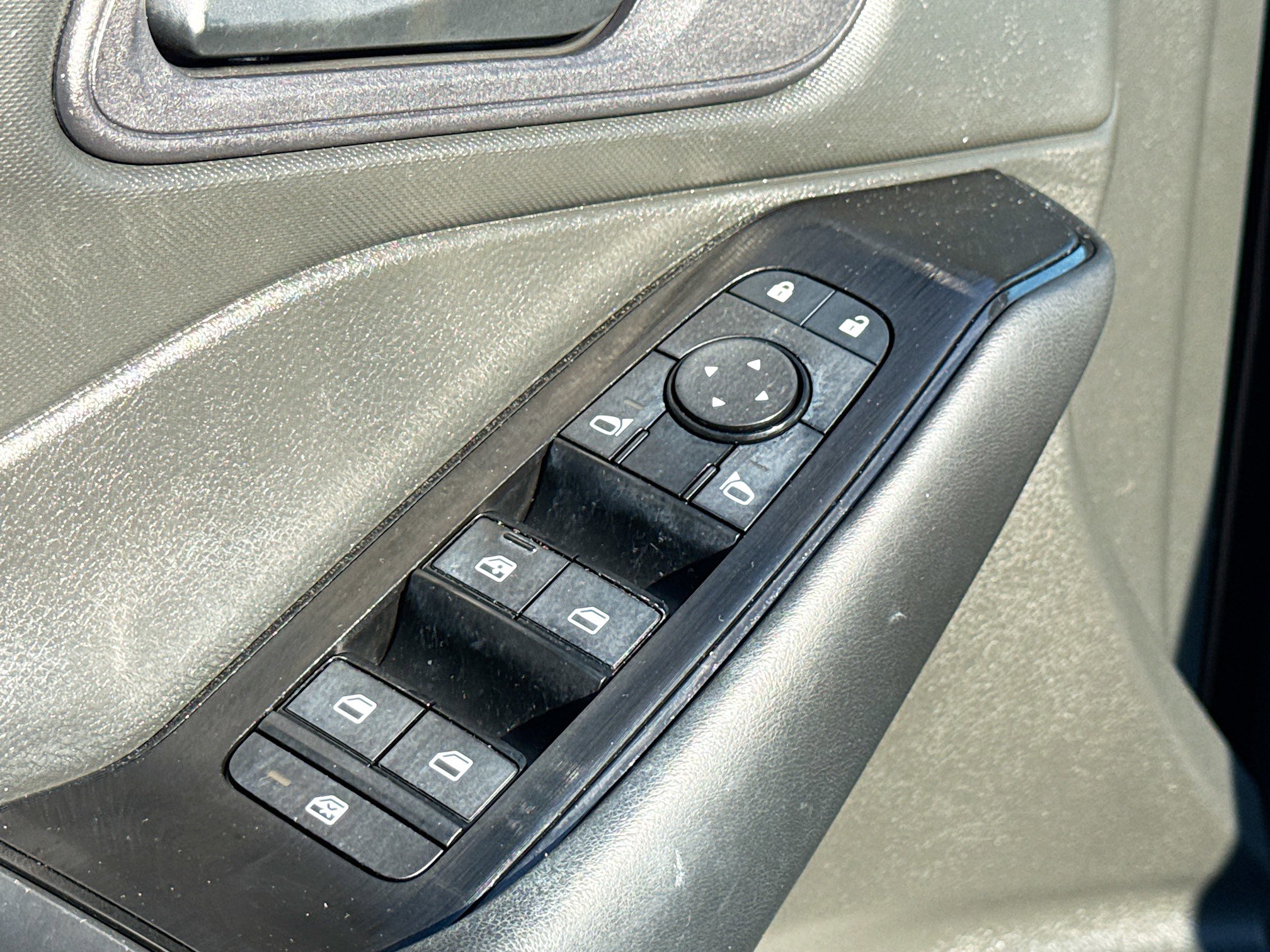 Used 2024 Nissan Rogue S AWD/4WD image 8