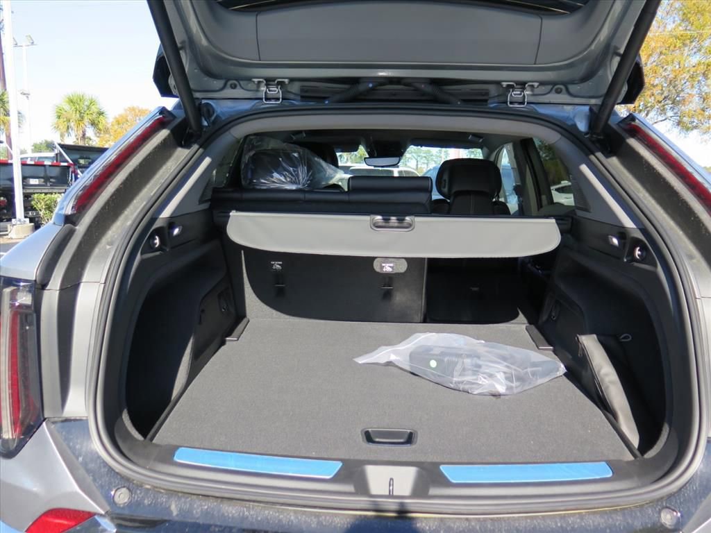 New 2026 Cadillac Optiq Luxury 2 image 25