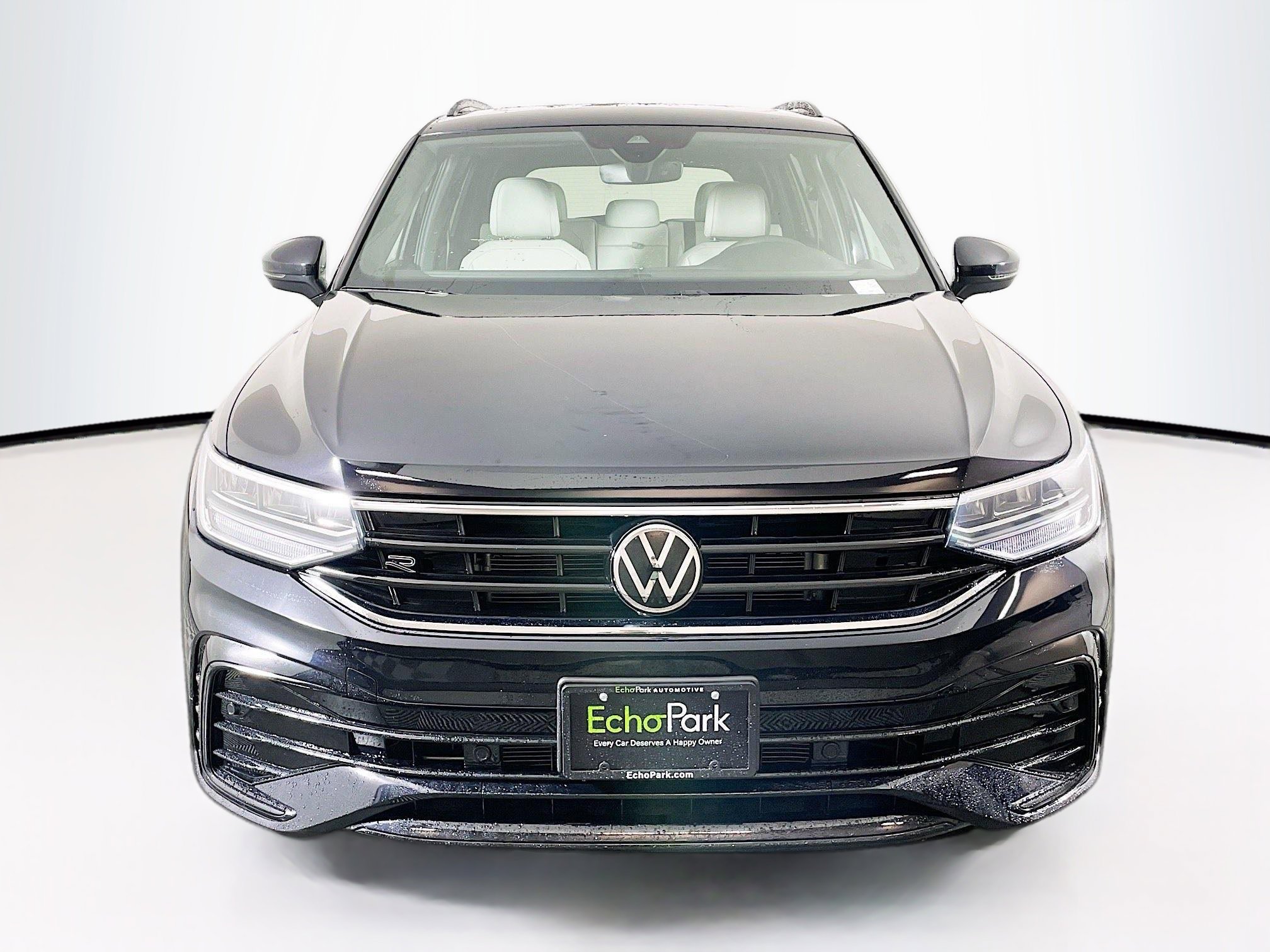 Used 2023 Volkswagen Tiguan SE R-Line FWD image 2