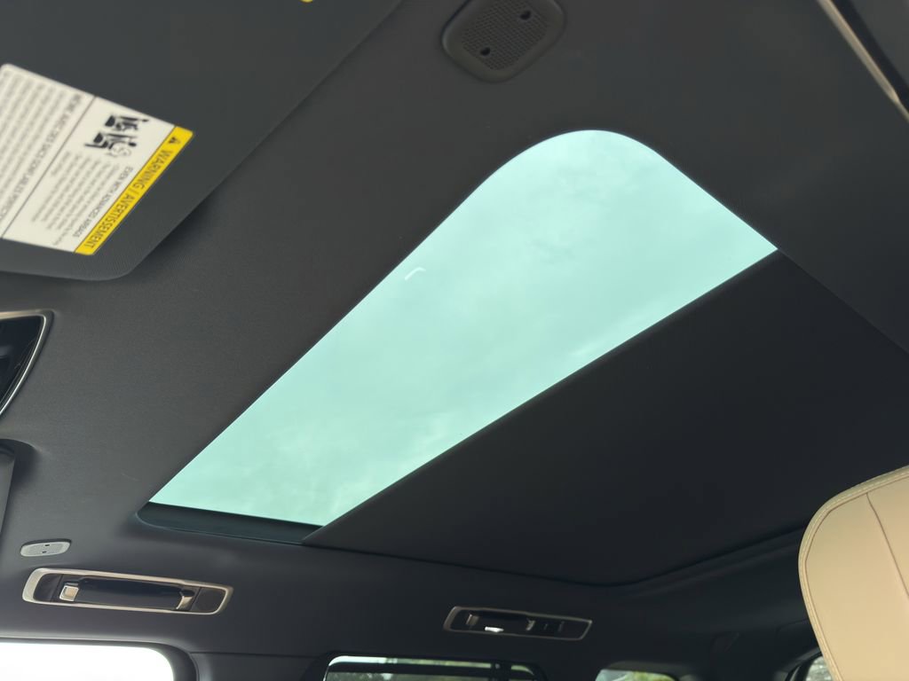 New 2025 Land Rover Range Rover SE image 9