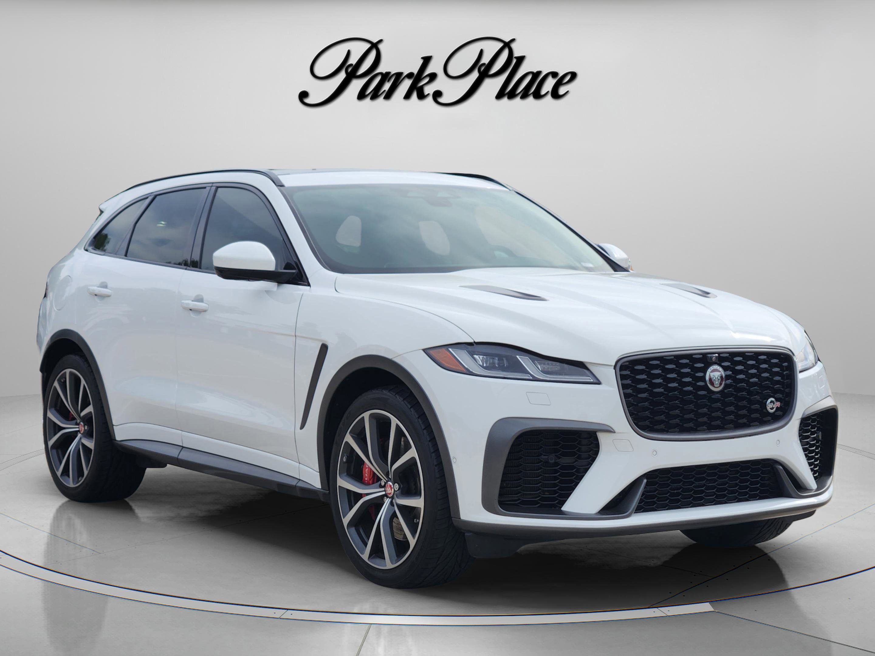 Used 2022 Jaguar F-PACE SVR image 4