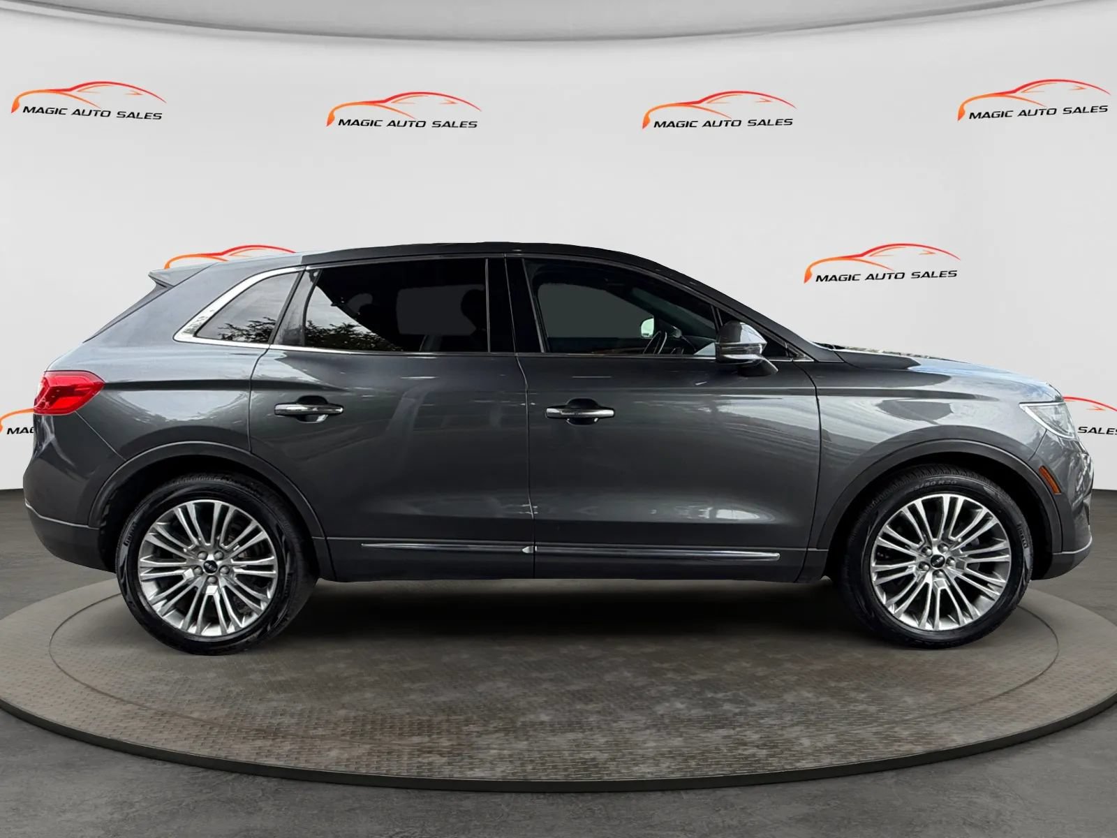 Used 2018 Lincoln MKX Reserve AWD/4WD image 6