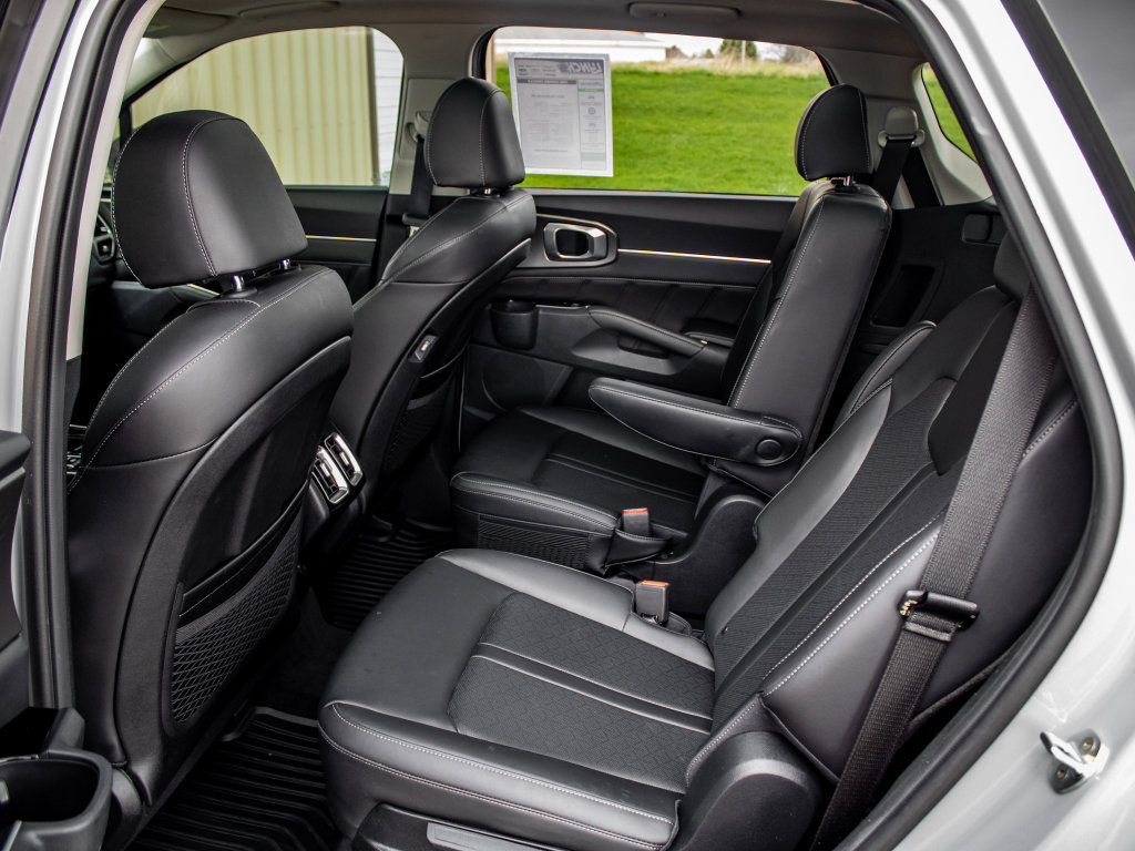 Used 2023 Kia Sorento SX AWD/4WD image 25