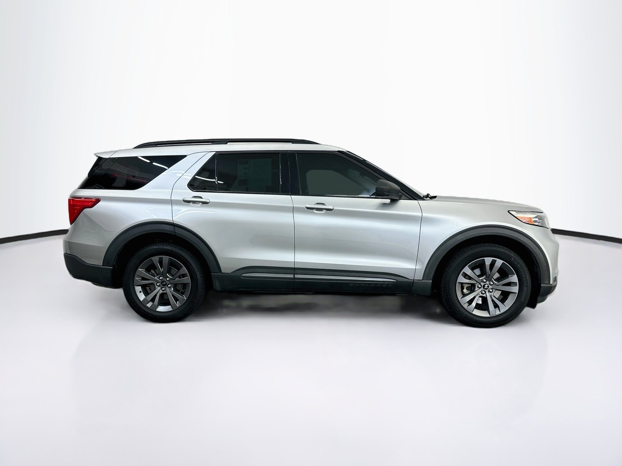 Used 2021 Ford Explorer XLT w/ Equipment Group 202A AWD/4WD image 10