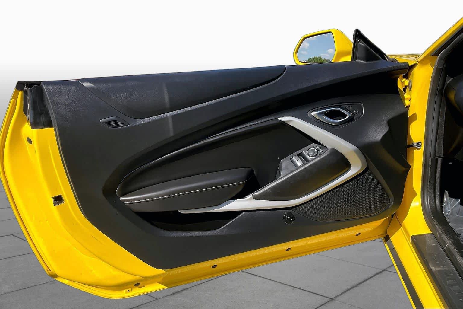 Used 2018 Chevrolet Camaro LT RWD image 18