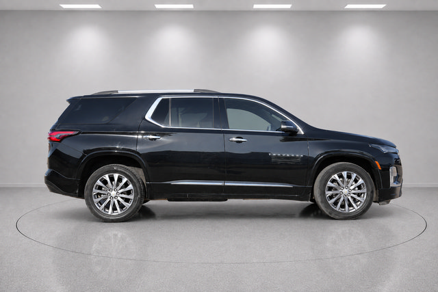 Used 2022 Chevrolet Traverse Premier FWD image 2