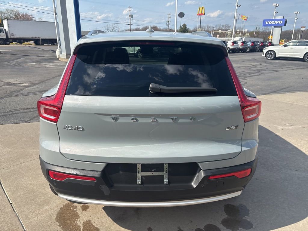 Used 2025 Volvo XC40 B5 Core image 7