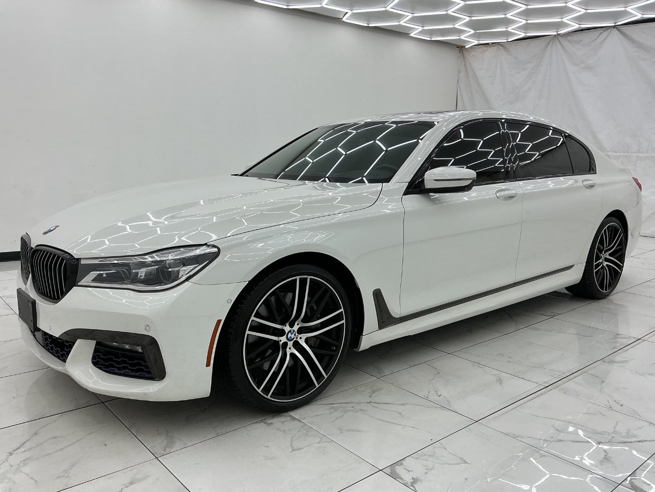 Used 2018 BMW 750i RWD image 6