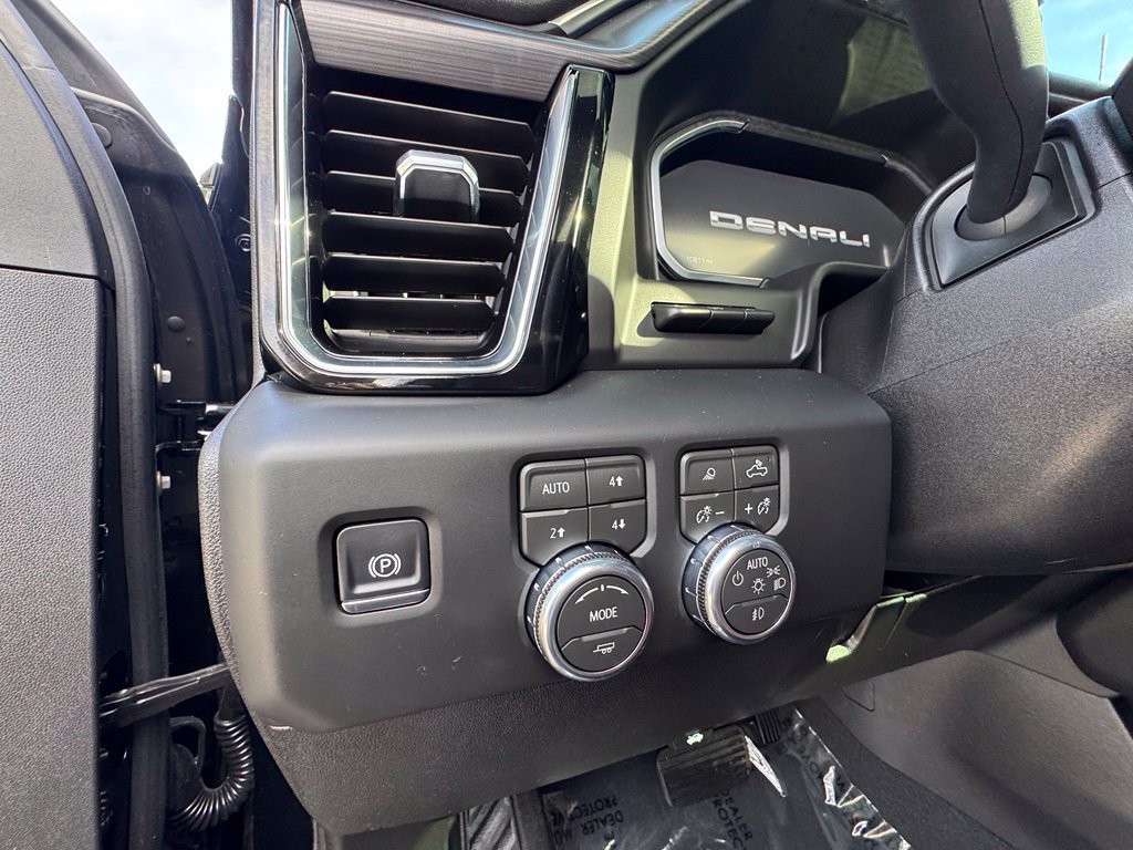 Used 2026 GMC Sierra 3500 Denali Ultimate w/ LPO, Black Badging Package AWD/4WD image 21