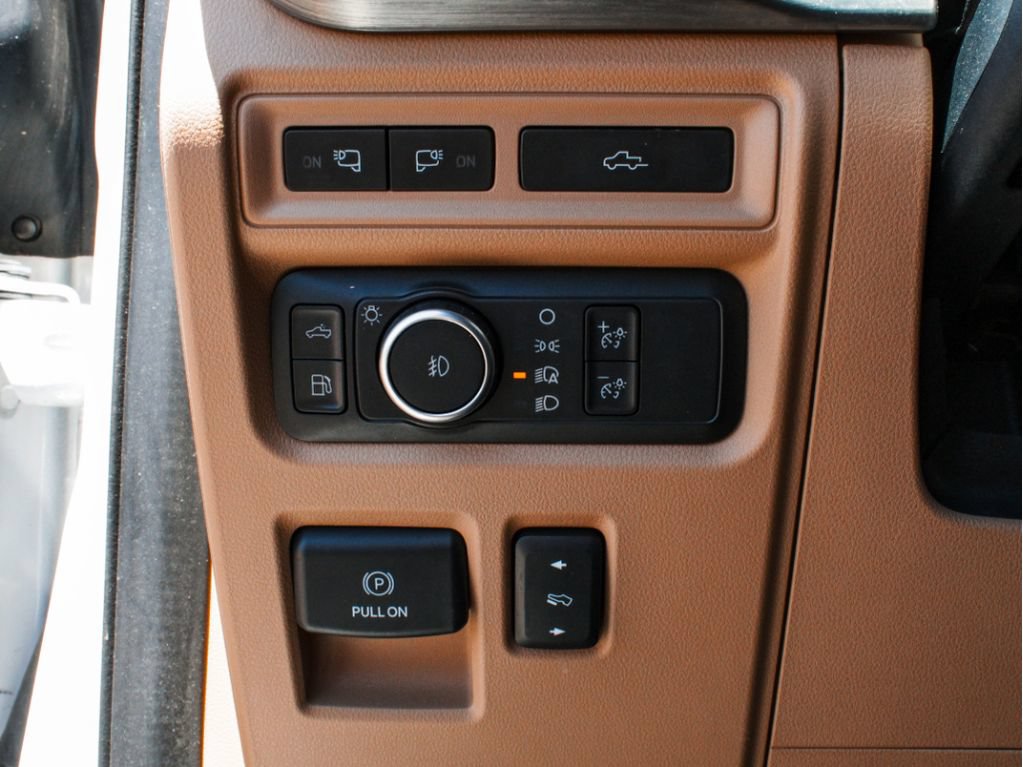 Used 2022 Ford F150 Lariat w/ Bed Utility Package RWD image 13