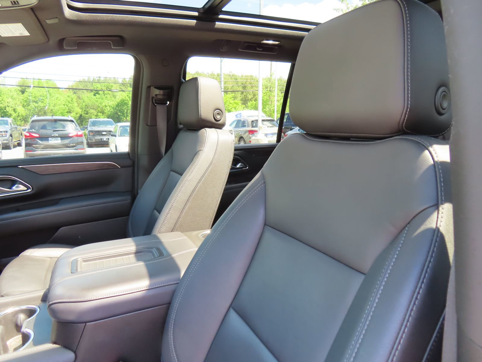 Used 2022 Chevrolet Tahoe LT w/ Luxury Package AWD/4WD image 26