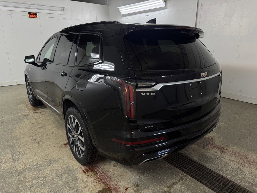 Used 2022 Cadillac XT6 Sport w/ Technology Package image 7
