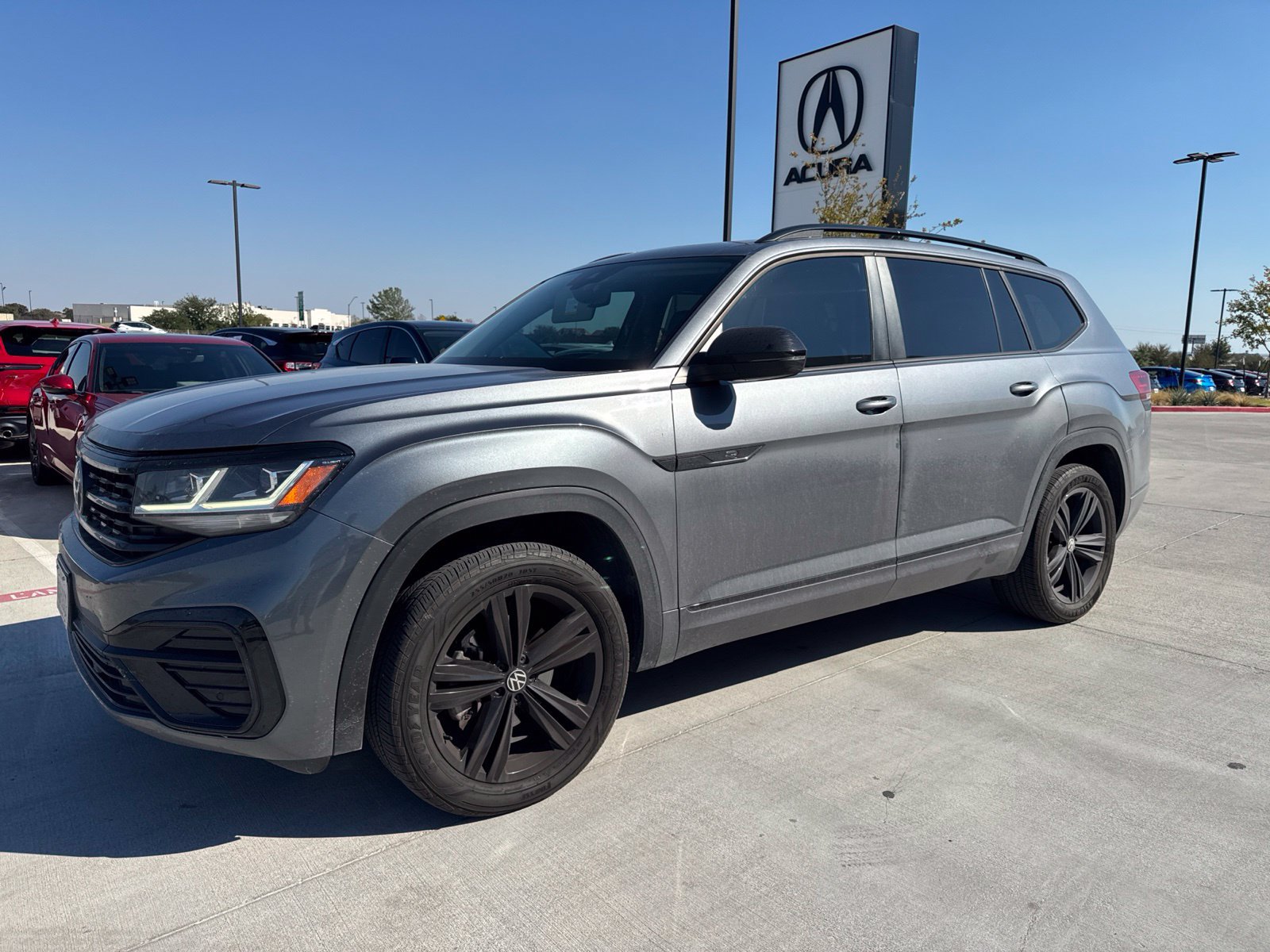 Used 2023 Volkswagen Atlas SEL R-Line AWD/4WD image 4