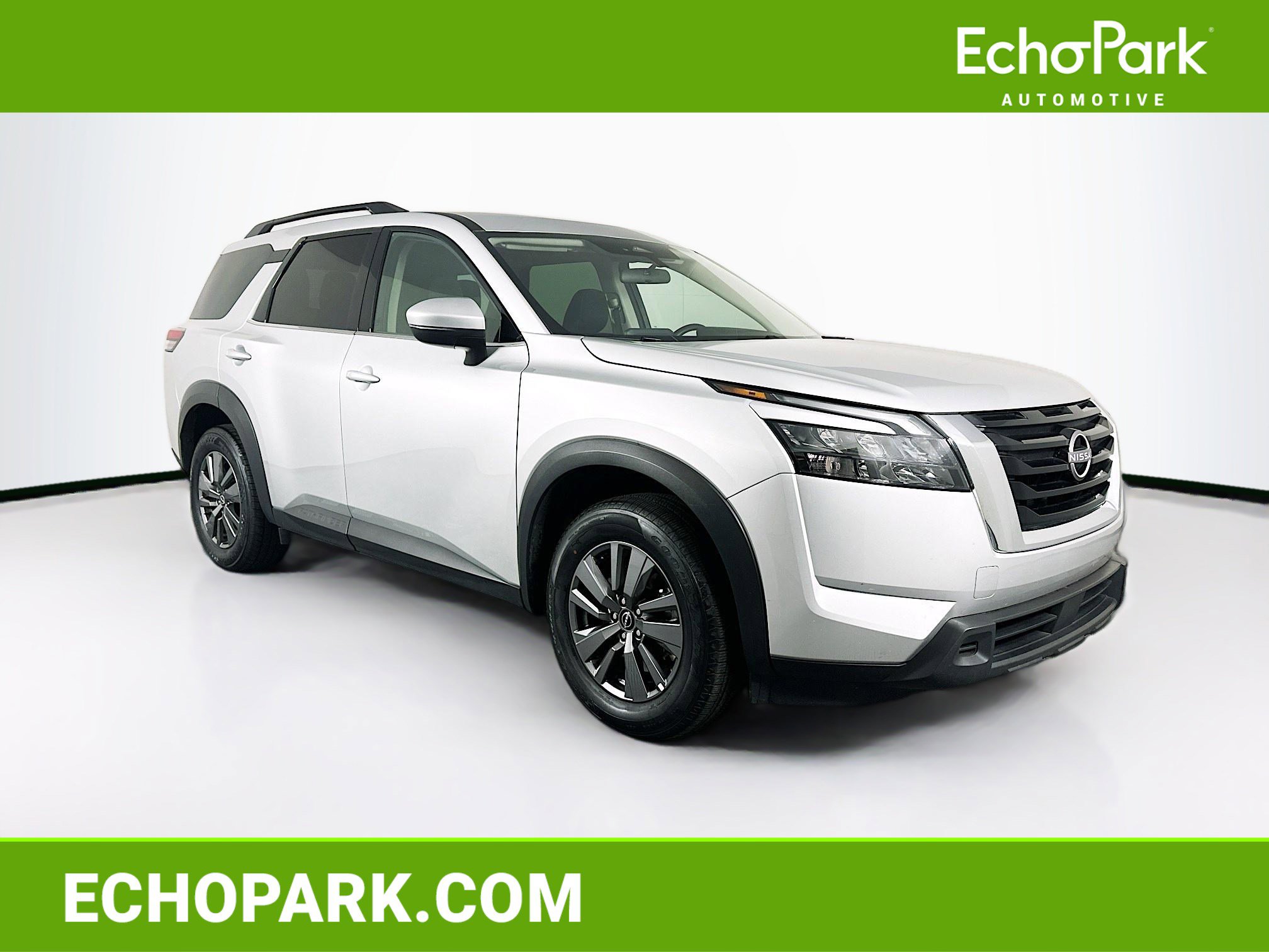 Used 2025 Nissan Pathfinder SV image 1